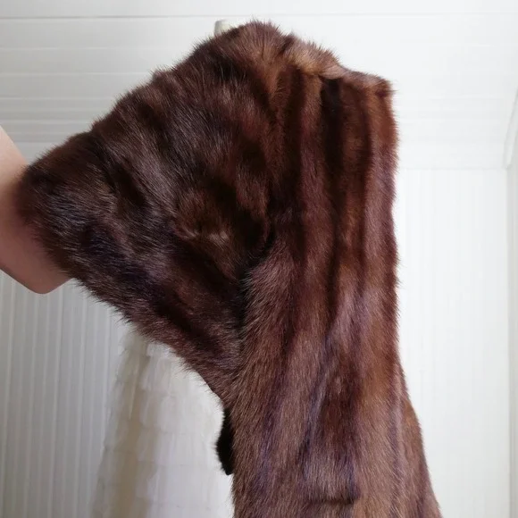 Soft vintage mink cape with tails - Picture 4 of 8